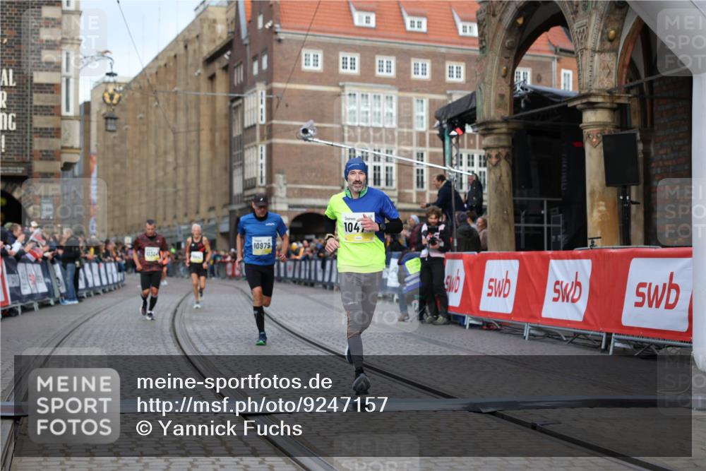 05.10.2025 - 20. swb-Marathon Bremen Yannick Fuchs http://msf.ph/oto/9247157 05.10.2025 10:43:18 Ziel 9006, 10474, 10553, 10961, 10979, 11476 meine-sportfotos.de