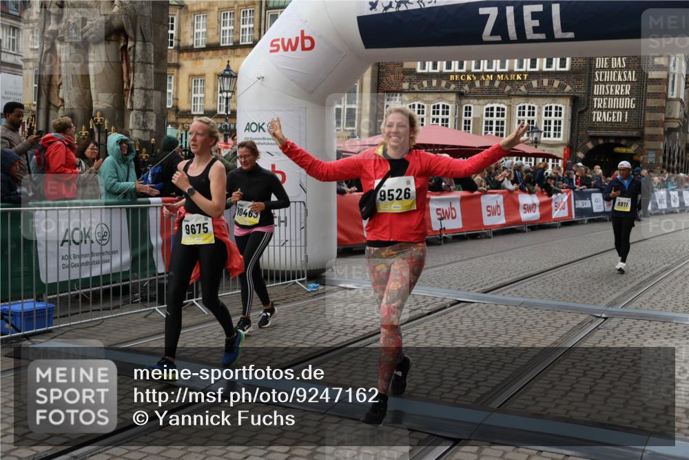 05.10.2025 - 20. swb-Marathon Bremen Yannick Fuchs http://msf.ph/oto/9247162 05.10.2025 11:12:18 Ziel 9526, 9675, 9911, 10463, 10499 meine-sportfotos.de