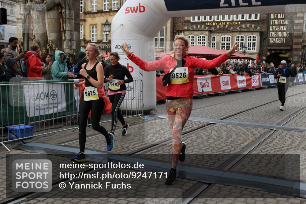 05.10.2025 - 20. swb-Marathon Bremen Yannick Fuchs http://msf.ph/oto/9247171 05.10.2025 11:12:18 Ziel 9526, 9675, 9911, 10463, 10499 meine-sportfotos.de