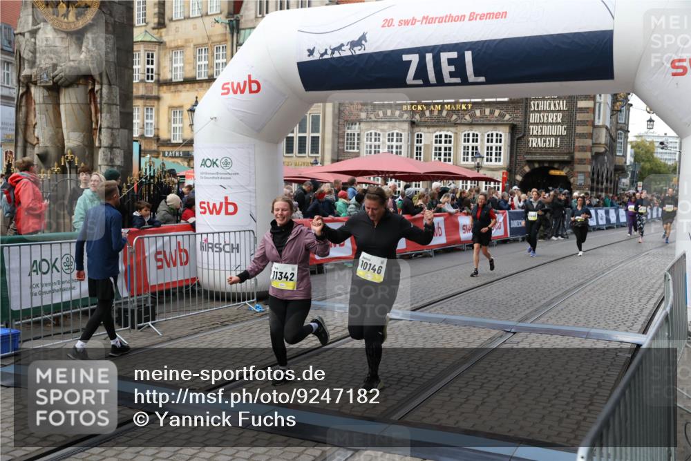 05.10.2025 - 20. swb-Marathon Bremen Yannick Fuchs http://msf.ph/oto/9247182 05.10.2025 11:10:42 Ziel 10146, 10440, 10441, 10442, 10980, 11240, 11342 meine-sportfotos.de