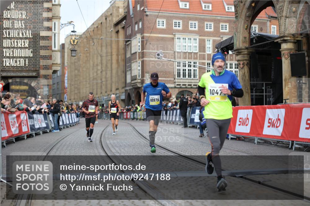05.10.2025 - 20. swb-Marathon Bremen Yannick Fuchs http://msf.ph/oto/9247188 05.10.2025 10:43:19 Ziel 9006, 10474, 10541, 10553, 10961, 10979, 11304, 11476 meine-sportfotos.de