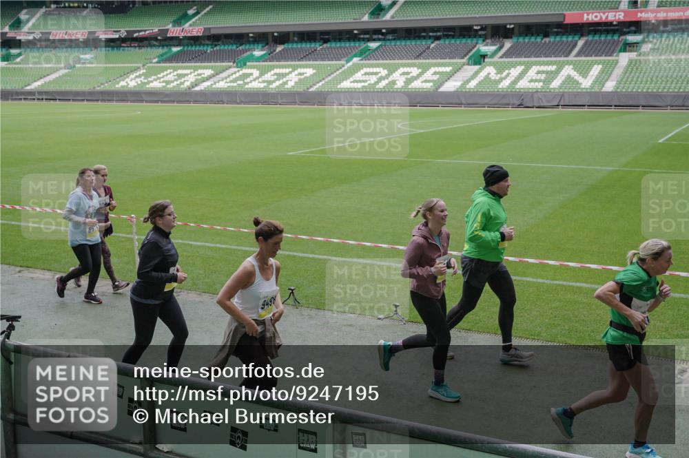 05.10.2025 - 20. swb-Marathon Bremen Michael Burmester http://msf.ph/oto/9247195 05.10.2025 10:38:26 Laufen im Stadion 7621, 8574, 9182, 9184, 9189, 9210, 9235, 9237, 9300, 9322, 9331, 9335, 9394, 9409, 9432, 9448, 9468, 9486, 9498, 9536, 9642, 9647, 9660, 9684, 9707, 9748, 9750, 9752, 9771, 9782, 9813, 9846, 9858, 9890, 9915, 9940, 9978, 10033, 10056, 10098, 10130, 10167, 10194, 10205, 10274, 10278, 10297, 10404, 10437, 10439, 10446, 10478, 10485, 10511, 10530, 10595, 10598, 10611, 10678, 10711, 10713, 10803, 10804, 10825, 10829, 11050, 11150 meine-sportfotos.de