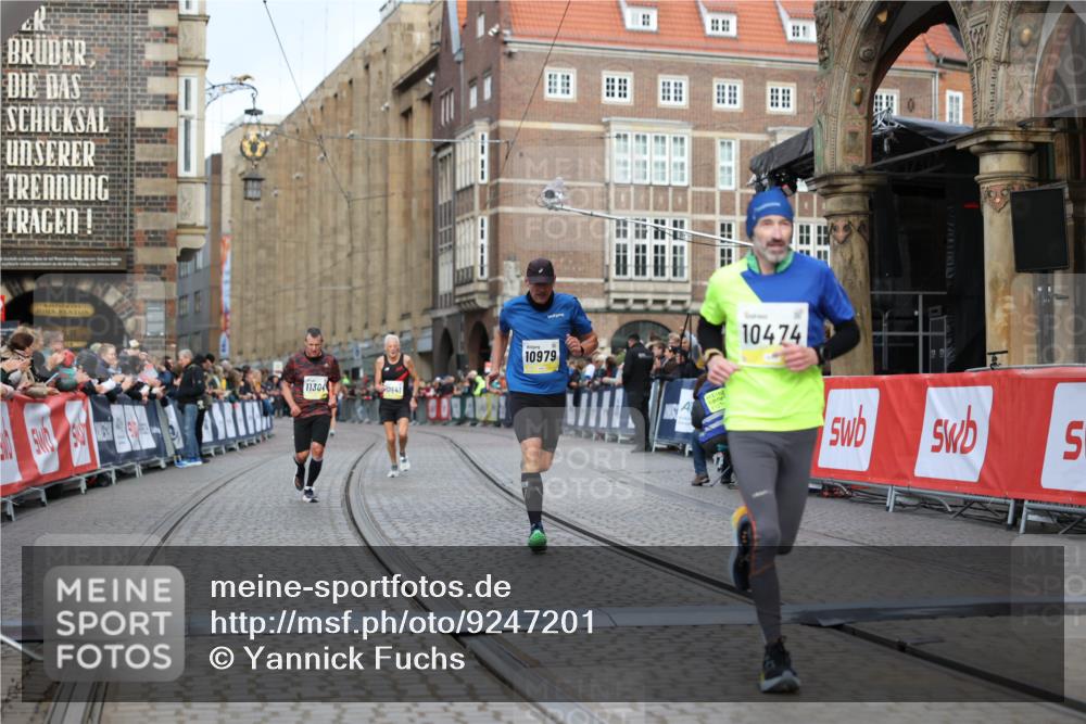05.10.2025 - 20. swb-Marathon Bremen Yannick Fuchs http://msf.ph/oto/9247201 05.10.2025 10:43:19 Ziel 9006, 10474, 10541, 10553, 10961, 10979, 11304, 11476 meine-sportfotos.de