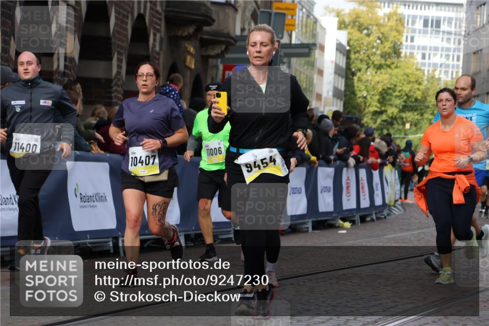 05.10.2025 - 20. swb-Marathon Bremen Strokosch-Dieckow http://msf.ph/oto/9247230 05.10.2025 10:59:17 Ziel 9183, 9454, 9508, 9635, 10200, 10274, 10407, 11006, 11007, 11207, 11400 meine-sportfotos.de