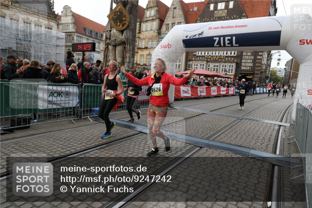 05.10.2025 - 20. swb-Marathon Bremen Yannick Fuchs http://msf.ph/oto/9247242 05.10.2025 11:12:18 Ziel 9526, 9675, 9911, 10463, 10499 meine-sportfotos.de