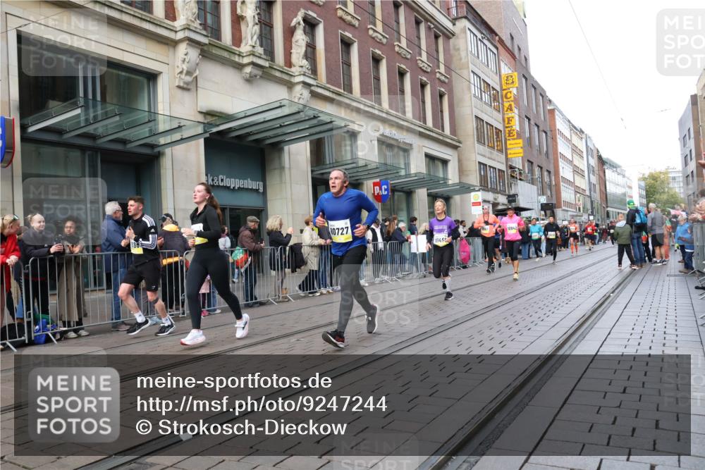 05.10.2025 - 20. swb-Marathon Bremen Strokosch-Dieckow http://msf.ph/oto/9247244 05.10.2025 10:51:57 Ziel 9172, 9196, 9226, 9584, 9852, 9939, 9955, 9987, 10038, 10240, 10241, 10438, 10507, 10608, 10668, 10719, 10727, 10900, 10927, 10942, 10977, 11128, 11458, 11491, 11528, 11641, 11665, 9172, 9196, 9226, 9584, 9852, 9939, 9955, 9987, 10038, 10240, 10241, 10438, 10507, 10608, 10668, 10719, 10727, 10900, 10927, 10942, 10977, 11128, 11458, 11491, 11528, 11641, 11665 meine-sportfotos.de