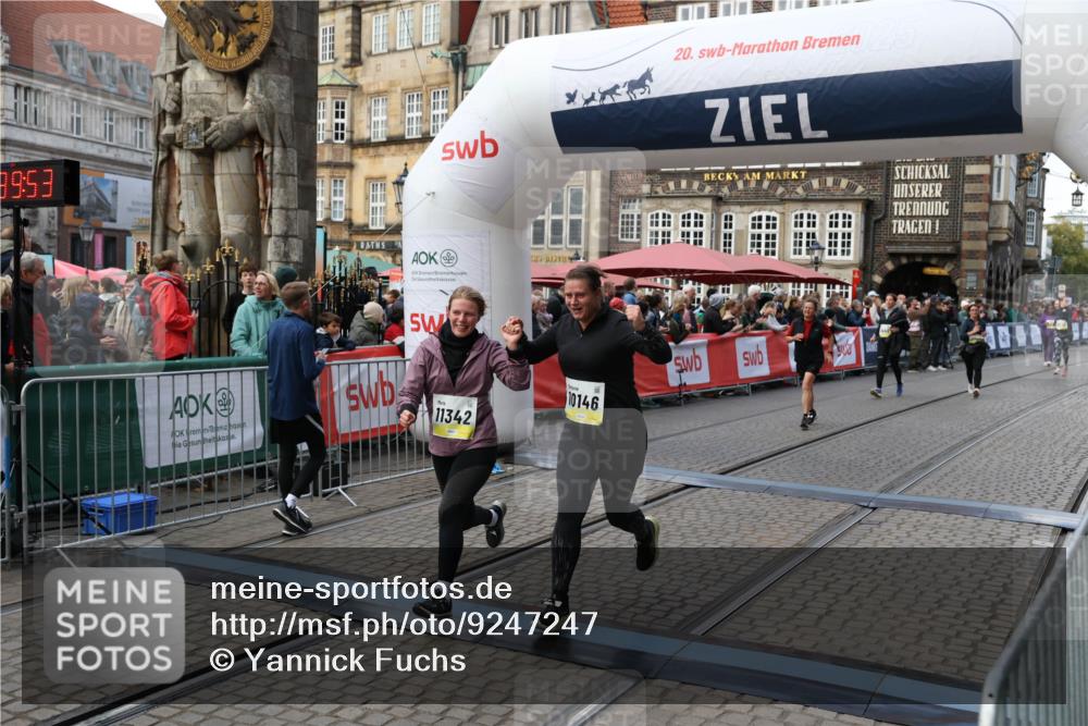 05.10.2025 - 20. swb-Marathon Bremen Yannick Fuchs http://msf.ph/oto/9247247 05.10.2025 11:10:43 Ziel 9446, 10146, 10440, 10441, 10442, 10980, 11240, 11342 meine-sportfotos.de
