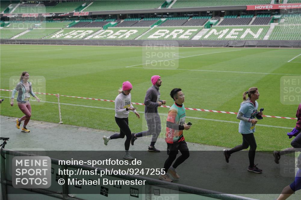 05.10.2025 - 20. swb-Marathon Bremen Michael Burmester http://msf.ph/oto/9247255 05.10.2025 10:38:29 Laufen im Stadion 7621, 8574, 9182, 9184, 9189, 9210, 9235, 9237, 9269, 9300, 9322, 9331, 9335, 9394, 9409, 9432, 9448, 9468, 9486, 9498, 9536, 9642, 9647, 9660, 9684, 9707, 9748, 9750, 9752, 9771, 9782, 9813, 9846, 9858, 9890, 9915, 9940, 9978, 10033, 10056, 10098, 10130, 10167, 10194, 10205, 10278, 10297, 10404, 10437, 10439, 10446, 10478, 10485, 10511, 10530, 10595, 10598, 10611, 10623, 10678, 10711, 10713, 10803, 10804, 10825, 10829 meine-sportfotos.de