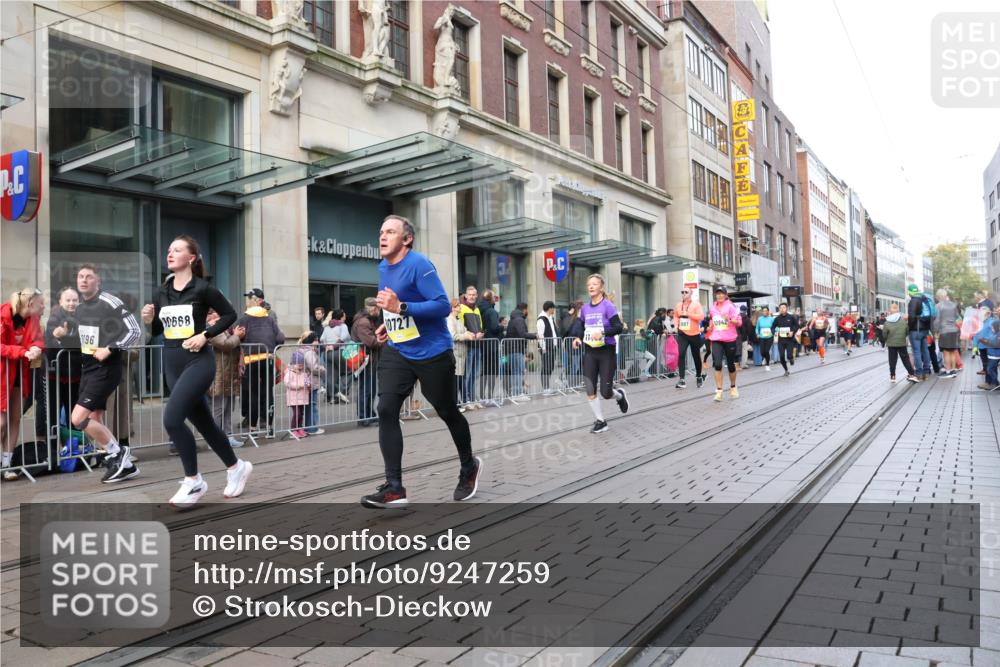 05.10.2025 - 20. swb-Marathon Bremen Strokosch-Dieckow http://msf.ph/oto/9247259 05.10.2025 10:51:58 Ziel 9172, 9196, 9226, 9584, 9852, 9939, 9955, 9987, 10038, 10240, 10241, 10327, 10438, 10507, 10608, 10668, 10719, 10727, 10900, 10927, 10942, 10977, 11128, 11458, 11491, 11528, 11641, 11665, 9172, 9196, 9226, 9584, 9852, 9939, 9955, 9987, 10038, 10240, 10241, 10327, 10438, 10507, 10608, 10668, 10719, 10727, 10900, 10927, 10942, 10977, 11128, 11458, 11491, 11528, 11641, 11665 meine-sportfotos.de
