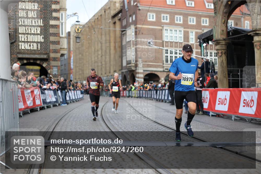 05.10.2025 - 20. swb-Marathon Bremen Yannick Fuchs http://msf.ph/oto/9247260 05.10.2025 10:43:20 Ziel 9006, 10474, 10541, 10553, 10979, 11304, 11476 meine-sportfotos.de