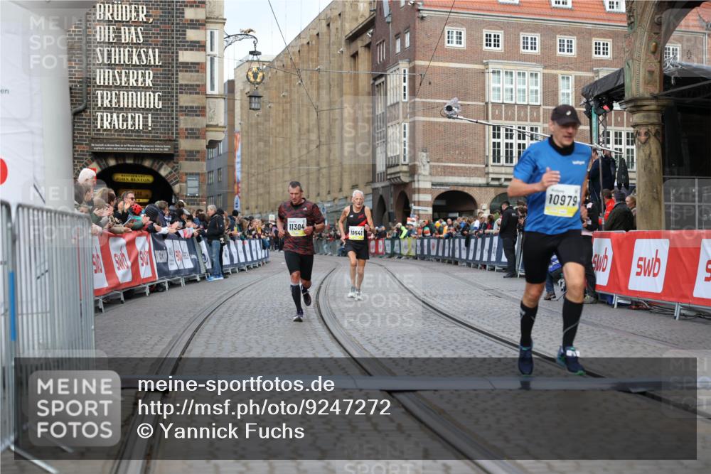 05.10.2025 - 20. swb-Marathon Bremen Yannick Fuchs http://msf.ph/oto/9247272 05.10.2025 10:43:20 Ziel 9006, 10474, 10541, 10553, 10979, 11304, 11476 meine-sportfotos.de