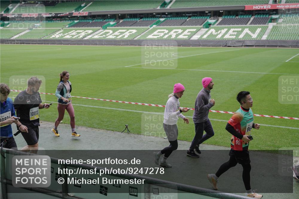 05.10.2025 - 20. swb-Marathon Bremen Michael Burmester http://msf.ph/oto/9247278 05.10.2025 10:38:29 Laufen im Stadion 7621, 8574, 9182, 9184, 9189, 9210, 9235, 9237, 9269, 9300, 9322, 9331, 9335, 9394, 9409, 9432, 9448, 9468, 9486, 9498, 9536, 9642, 9647, 9660, 9684, 9707, 9748, 9750, 9752, 9771, 9782, 9813, 9846, 9858, 9890, 9915, 9940, 9978, 10033, 10056, 10098, 10130, 10167, 10194, 10205, 10278, 10297, 10404, 10437, 10439, 10446, 10478, 10485, 10511, 10530, 10595, 10598, 10611, 10623, 10678, 10711, 10713, 10803, 10804, 10825, 10829 meine-sportfotos.de