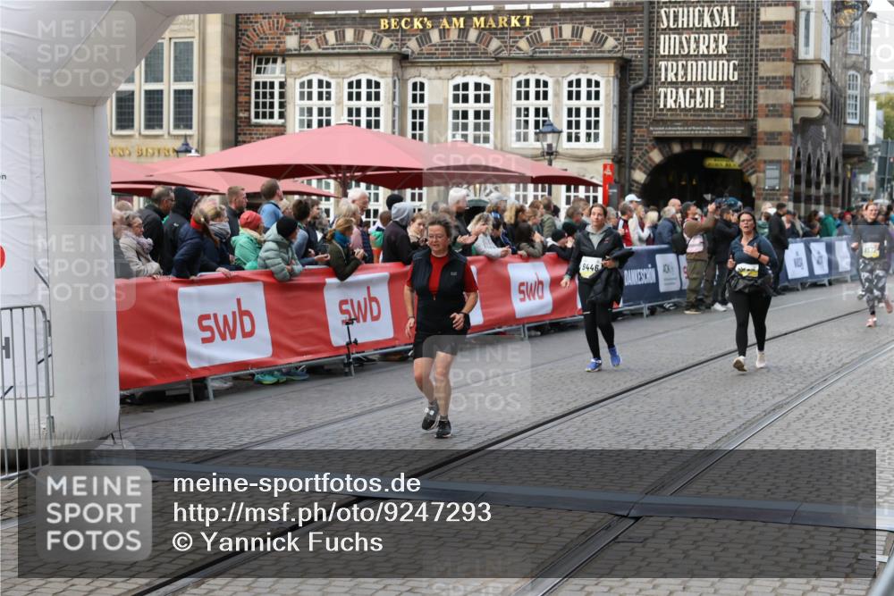 05.10.2025 - 20. swb-Marathon Bremen Yannick Fuchs http://msf.ph/oto/9247293 05.10.2025 11:10:44 Ziel 9446, 10146, 10440, 10441, 10442, 10980, 11240, 11342 meine-sportfotos.de