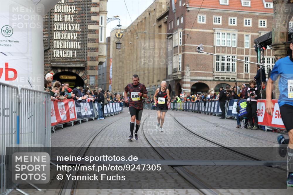 05.10.2025 - 20. swb-Marathon Bremen Yannick Fuchs http://msf.ph/oto/9247305 05.10.2025 10:43:20 Ziel 9006, 10474, 10541, 10553, 10979, 11304, 11476 meine-sportfotos.de