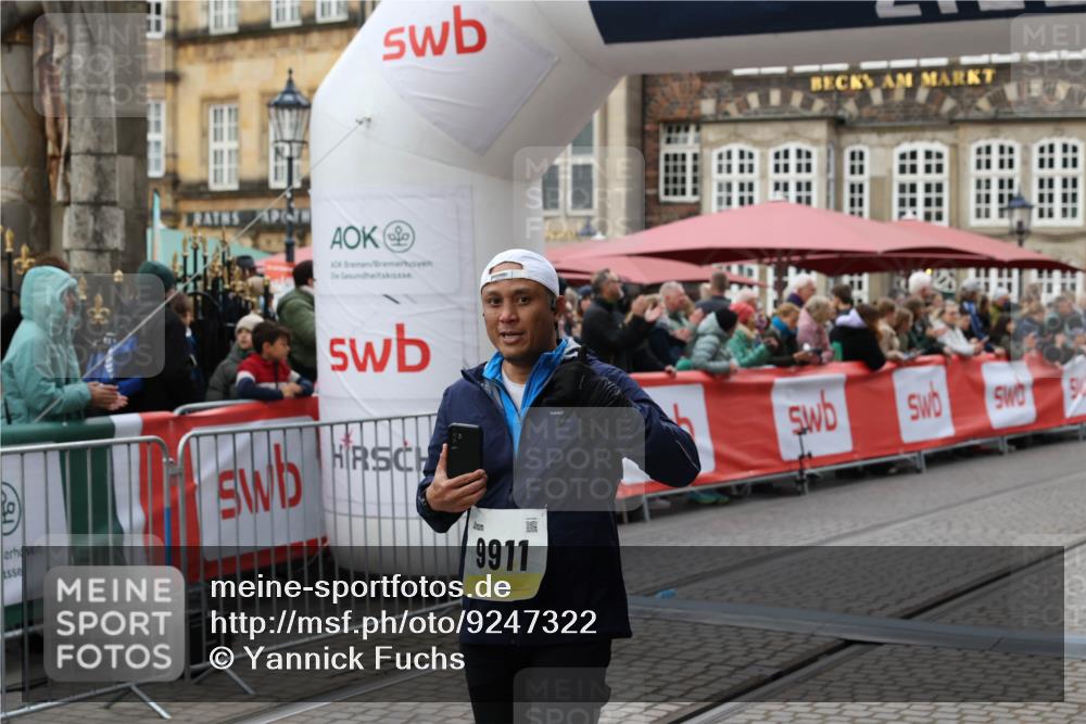 05.10.2025 - 20. swb-Marathon Bremen Yannick Fuchs http://msf.ph/oto/9247322 05.10.2025 11:12:23 Ziel 9911, 10463, 10622, 11085 meine-sportfotos.de