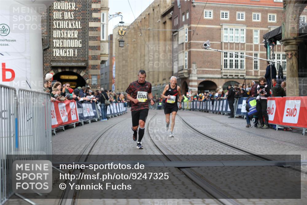 05.10.2025 - 20. swb-Marathon Bremen Yannick Fuchs http://msf.ph/oto/9247325 05.10.2025 10:43:21 Ziel 9006, 10474, 10541, 10553, 10979, 11304 meine-sportfotos.de