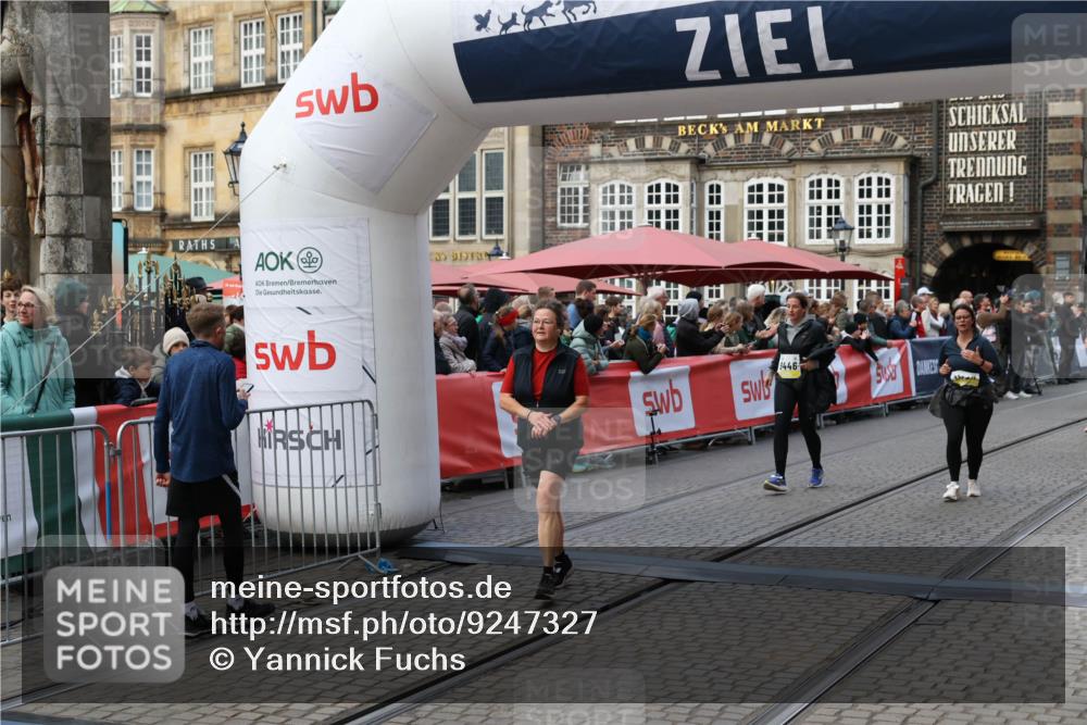 05.10.2025 - 20. swb-Marathon Bremen Yannick Fuchs http://msf.ph/oto/9247327 05.10.2025 11:10:45 Ziel 9446, 10146, 10440, 10441, 10442, 10665, 10980, 11240, 11342 meine-sportfotos.de