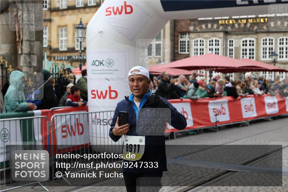 05.10.2025 - 20. swb-Marathon Bremen Yannick Fuchs http://msf.ph/oto/9247333 05.10.2025 11:12:23 Ziel 9911, 10463, 10622, 11085 meine-sportfotos.de