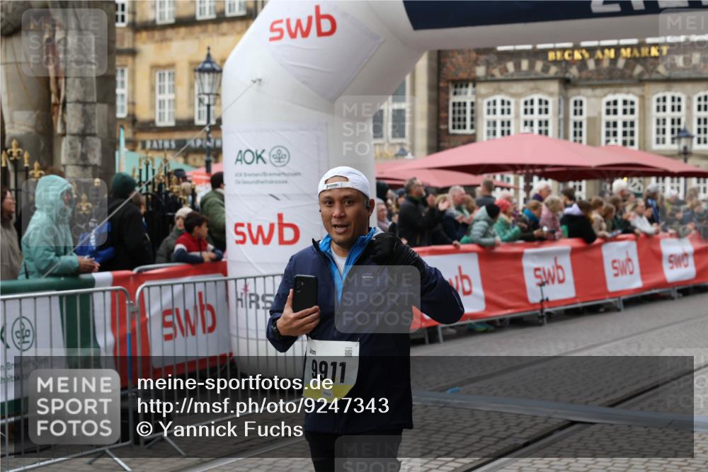 05.10.2025 - 20. swb-Marathon Bremen Yannick Fuchs http://msf.ph/oto/9247343 05.10.2025 11:12:23 Ziel 9911, 10463, 10622, 11085 meine-sportfotos.de