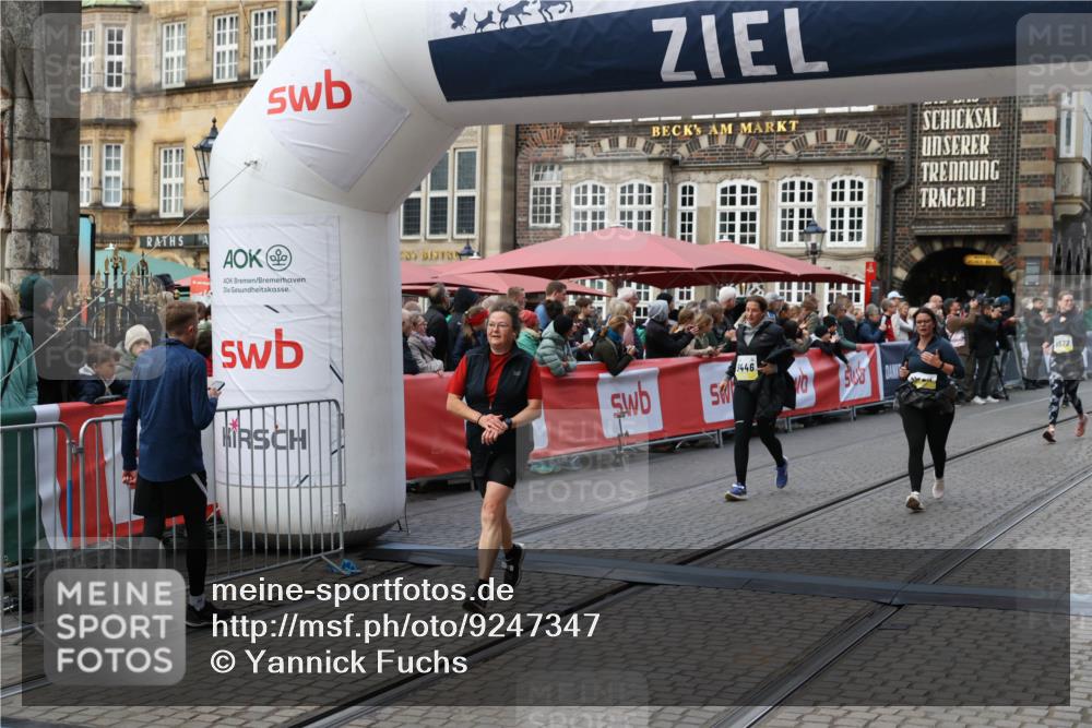 05.10.2025 - 20. swb-Marathon Bremen Yannick Fuchs http://msf.ph/oto/9247347 05.10.2025 11:10:45 Ziel 9446, 10146, 10440, 10441, 10442, 10665, 10980, 11240, 11342 meine-sportfotos.de