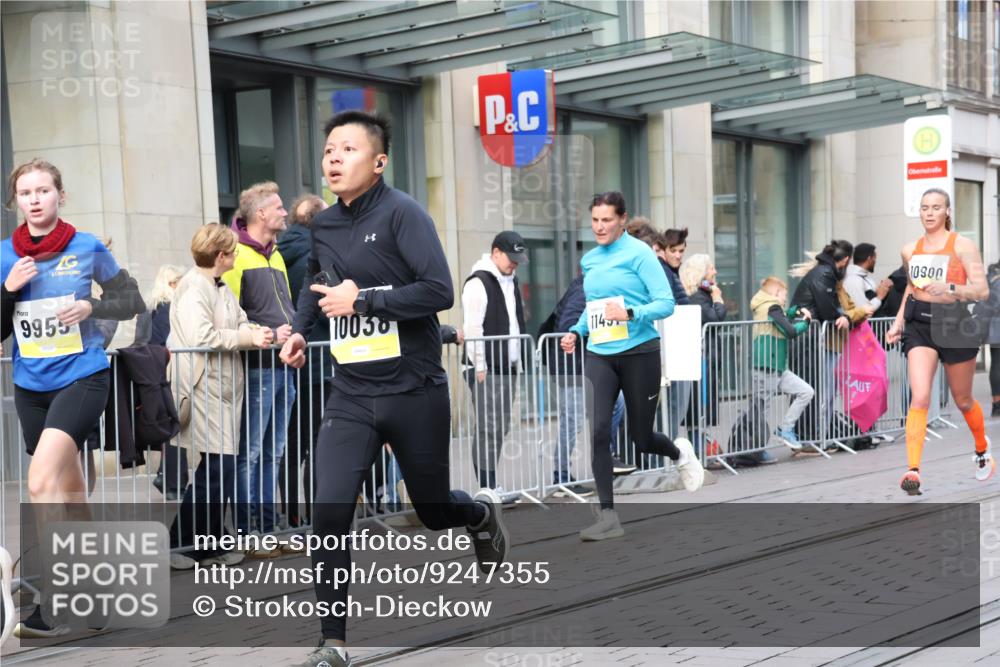 05.10.2025 - 20. swb-Marathon Bremen Strokosch-Dieckow http://msf.ph/oto/9247355 05.10.2025 10:52:01 Ziel 8888, 9172, 9196, 9226, 9584, 9852, 9903, 9955, 9987, 10038, 10240, 10241, 10327, 10388, 10438, 10507, 10608, 10668, 10719, 10727, 10900, 10927, 10942, 11128, 11283, 11387, 11413, 11458, 11491, 11528, 11641, 11665, 8888, 9172, 9196, 9226, 9584, 9852, 9903, 9955, 9987, 10038, 10240, 10241, 10327, 10388, 10438, 10507, 10608, 10668, 10719, 10727, 10900, 10927, 10942, 11128, 11283, 11387, 11413, 11458, 11491, 11528, 11641, 11665 meine-sportfotos.de
