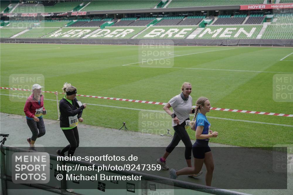 05.10.2025 - 20. swb-Marathon Bremen Michael Burmester http://msf.ph/oto/9247359 05.10.2025 10:38:34 Laufen im Stadion 7621, 8574, 9182, 9184, 9189, 9210, 9229, 9235, 9237, 9269, 9300, 9322, 9331, 9335, 9379, 9394, 9409, 9432, 9468, 9486, 9498, 9536, 9642, 9647, 9660, 9684, 9707, 9748, 9750, 9752, 9771, 9782, 9813, 9846, 9858, 9890, 9915, 9940, 9978, 10033, 10056, 10098, 10106, 10130, 10142, 10167, 10205, 10213, 10278, 10297, 10404, 10405, 10437, 10439, 10446, 10478, 10483, 10485, 10511, 10529, 10530, 10595, 10598, 10611, 10623, 10678, 10711, 10713, 10803, 10804, 10825, 10829, 10853 meine-sportfotos.de