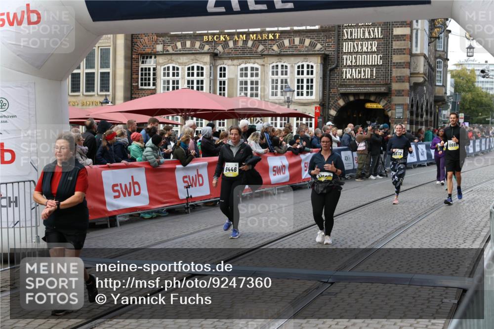 05.10.2025 - 20. swb-Marathon Bremen Yannick Fuchs http://msf.ph/oto/9247360 05.10.2025 11:10:46 Ziel 9446, 9572, 10146, 10442, 10665, 11240, 11342 meine-sportfotos.de