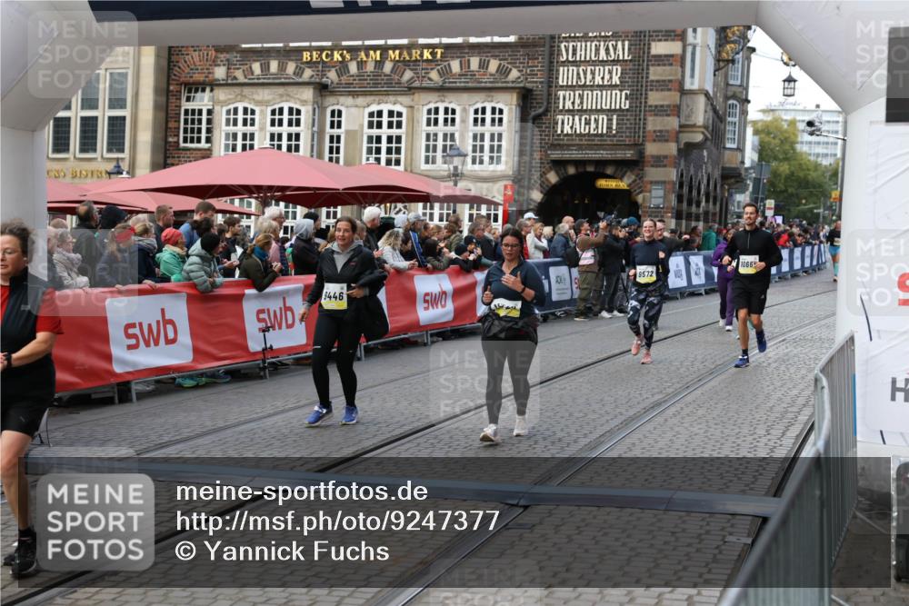 05.10.2025 - 20. swb-Marathon Bremen Yannick Fuchs http://msf.ph/oto/9247377 05.10.2025 11:10:46 Ziel 9446, 9572, 10146, 10442, 10665, 11240, 11342 meine-sportfotos.de