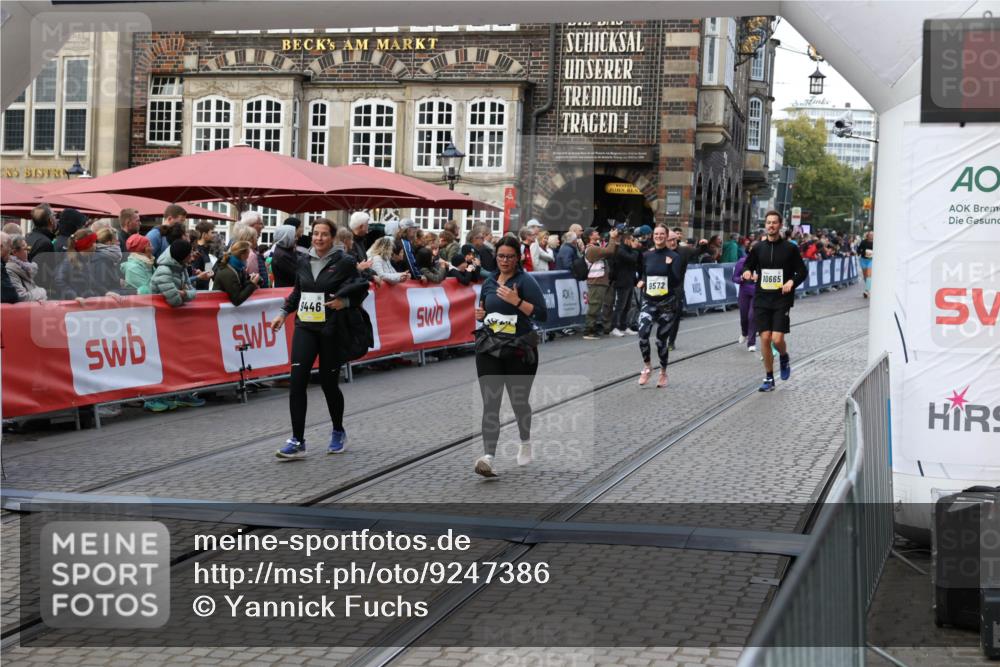 05.10.2025 - 20. swb-Marathon Bremen Yannick Fuchs http://msf.ph/oto/9247386 05.10.2025 11:10:46 Ziel 9446, 9572, 10146, 10442, 10665, 11240, 11342 meine-sportfotos.de