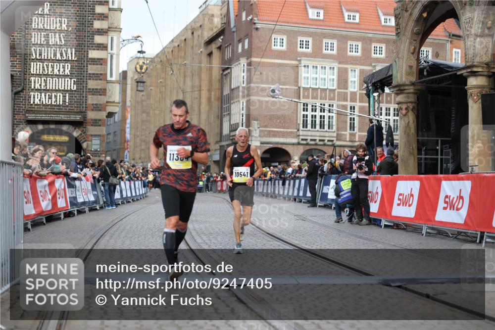 05.10.2025 - 20. swb-Marathon Bremen Yannick Fuchs http://msf.ph/oto/9247405 05.10.2025 10:43:22 Ziel 10474, 10541, 10979, 11304 meine-sportfotos.de