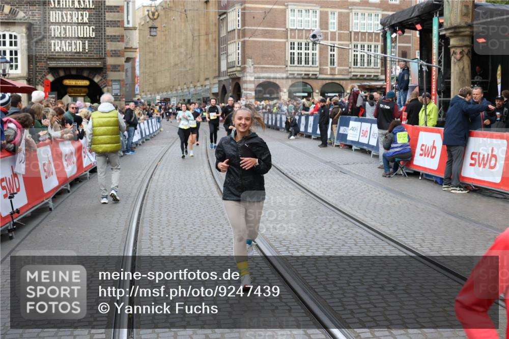05.10.2025 - 20. swb-Marathon Bremen Yannick Fuchs http://msf.ph/oto/9247439 05.10.2025 10:52:33 Ziel 9172, 9584, 9987, 10241, 10507, 10608, 10719, 11528, 11665 meine-sportfotos.de