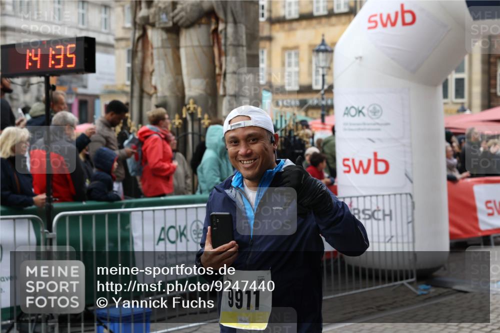 05.10.2025 - 20. swb-Marathon Bremen Yannick Fuchs http://msf.ph/oto/9247440 05.10.2025 11:12:24 Ziel 9373, 9374, 9911, 10622, 11085 meine-sportfotos.de