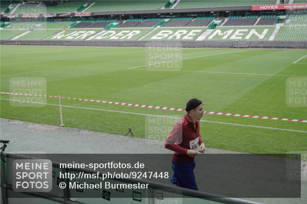 05.10.2025 - 20. swb-Marathon Bremen Michael Burmester http://msf.ph/oto/9247448 05.10.2025 10:38:37 Laufen im Stadion 7621, 8574, 9182, 9184, 9189, 9210, 9229, 9235, 9237, 9269, 9300, 9322, 9324, 9331, 9335, 9379, 9394, 9398, 9409, 9432, 9468, 9486, 9498, 9647, 9660, 9684, 9707, 9750, 9752, 9771, 9782, 9813, 9846, 9858, 9890, 9915, 9927, 9940, 9978, 10033, 10056, 10098, 10106, 10130, 10142, 10167, 10205, 10213, 10278, 10297, 10404, 10405, 10437, 10439, 10446, 10478, 10483, 10485, 10511, 10529, 10530, 10551, 10595, 10598, 10623, 10678, 10711, 10713, 10734, 10803, 10804, 10825, 10853 meine-sportfotos.de