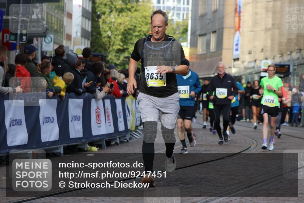 05.10.2025 - 20. swb-Marathon Bremen Strokosch-Dieckow http://msf.ph/oto/9247451 05.10.2025 10:59:22 Ziel 9183, 9635, 10391, 10407, 11006, 11007, 11728 meine-sportfotos.de