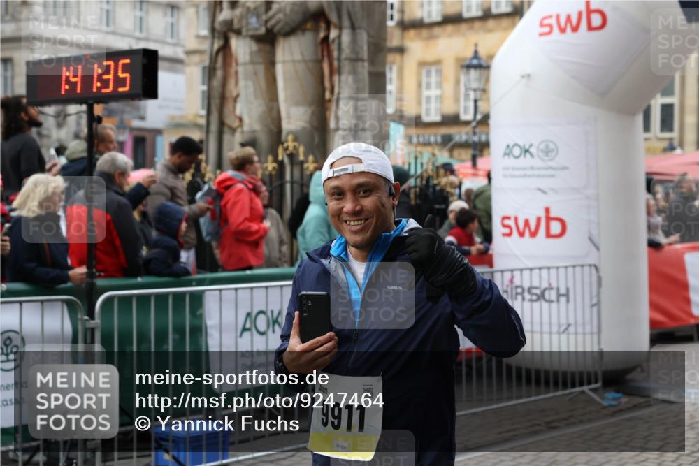 05.10.2025 - 20. swb-Marathon Bremen Yannick Fuchs http://msf.ph/oto/9247464 05.10.2025 11:12:24 Ziel 9373, 9374, 9911, 10622, 11085 meine-sportfotos.de