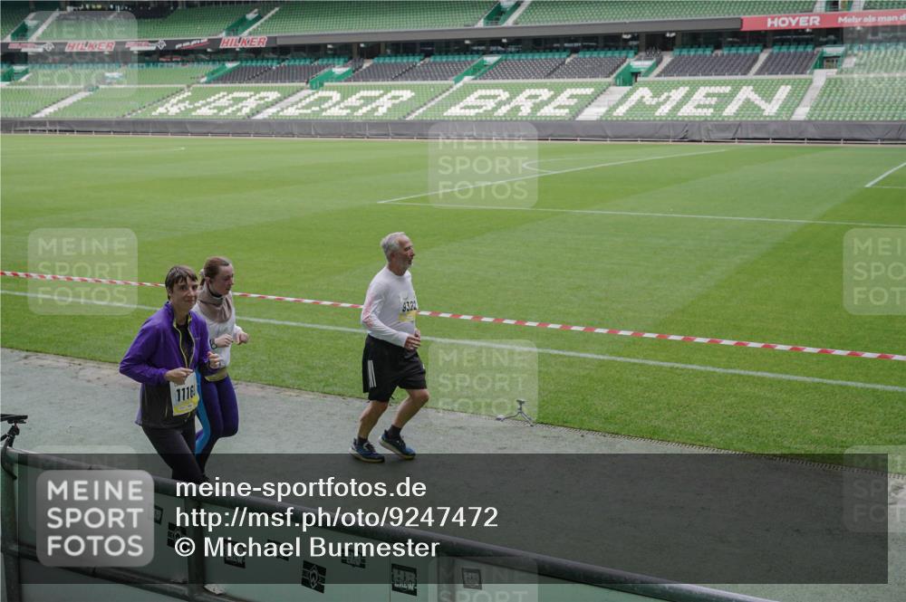 05.10.2025 - 20. swb-Marathon Bremen Michael Burmester http://msf.ph/oto/9247472 05.10.2025 10:38:41 Laufen im Stadion 8123, 8574, 9182, 9184, 9189, 9210, 9229, 9235, 9269, 9300, 9322, 9324, 9331, 9335, 9379, 9394, 9398, 9409, 9432, 9468, 9486, 9498, 9647, 9660, 9684, 9707, 9750, 9752, 9771, 9782, 9813, 9846, 9858, 9890, 9915, 9927, 9940, 9978, 10033, 10106, 10130, 10142, 10167, 10205, 10213, 10278, 10297, 10404, 10405, 10437, 10439, 10446, 10478, 10483, 10485, 10511, 10529, 10530, 10551, 10595, 10598, 10623, 10678, 10711, 10713, 10734, 10803, 10804, 10825, 10853, 9486, 10056, 10098 meine-sportfotos.de