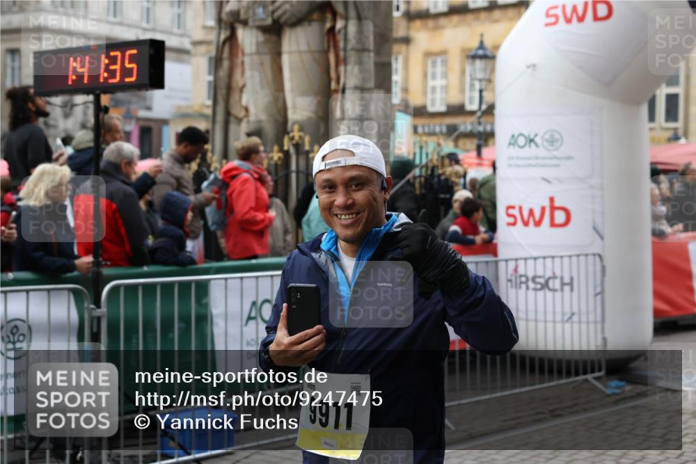 05.10.2025 - 20. swb-Marathon Bremen Yannick Fuchs http://msf.ph/oto/9247475 05.10.2025 11:12:24 Ziel 9373, 9374, 9911, 10622, 11085 meine-sportfotos.de