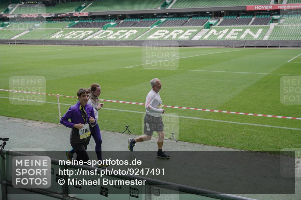 05.10.2025 - 20. swb-Marathon Bremen Michael Burmester http://msf.ph/oto/9247491 05.10.2025 10:38:42 Laufen im Stadion 7788, 8123, 8574, 9182, 9184, 9189, 9210, 9229, 9235, 9269, 9300, 9322, 9324, 9331, 9335, 9379, 9394, 9398, 9409, 9432, 9468, 9498, 9647, 9660, 9684, 9707, 9750, 9752, 9771, 9782, 9813, 9846, 9858, 9890, 9915, 9927, 9940, 9978, 10033, 10106, 10130, 10142, 10167, 10205, 10213, 10278, 10297, 10404, 10405, 10437, 10439, 10446, 10478, 10483, 10485, 10511, 10529, 10530, 10551, 10595, 10598, 10623, 10678, 10711, 10734, 10803, 10804, 10825, 10853, 9486, 10056, 10098 meine-sportfotos.de