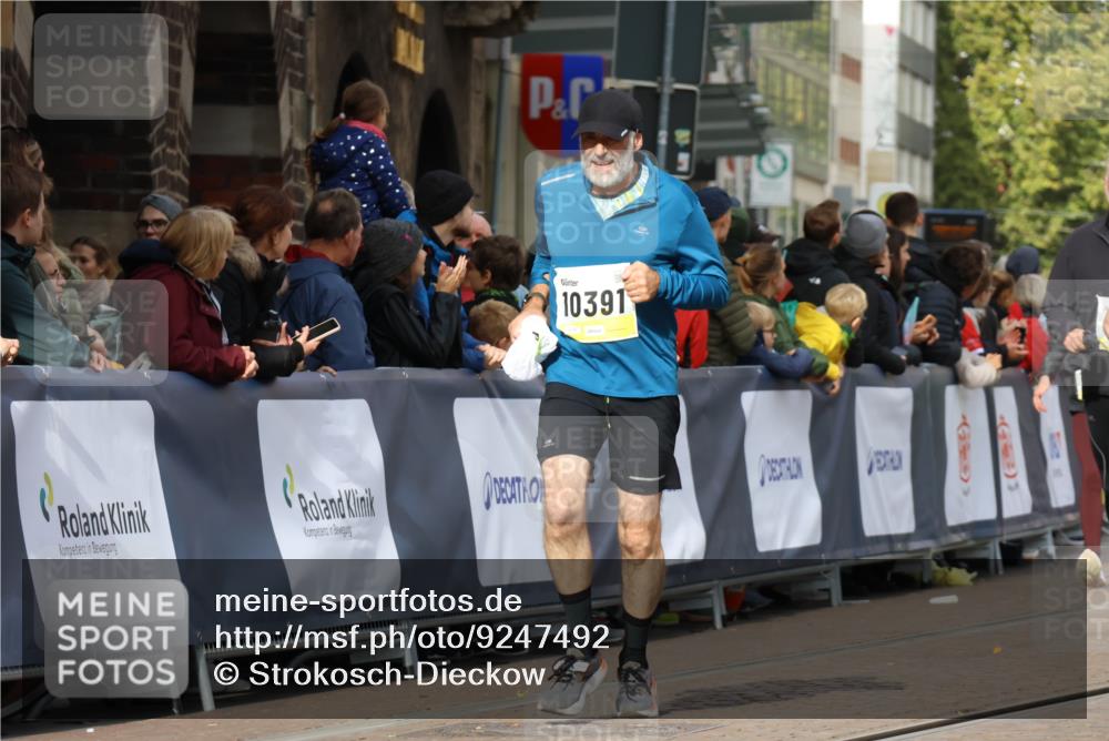 05.10.2025 - 20. swb-Marathon Bremen Strokosch-Dieckow http://msf.ph/oto/9247492 05.10.2025 10:59:26 Ziel 9635, 9737, 10391, 10809, 11251, 11657, 11728 meine-sportfotos.de