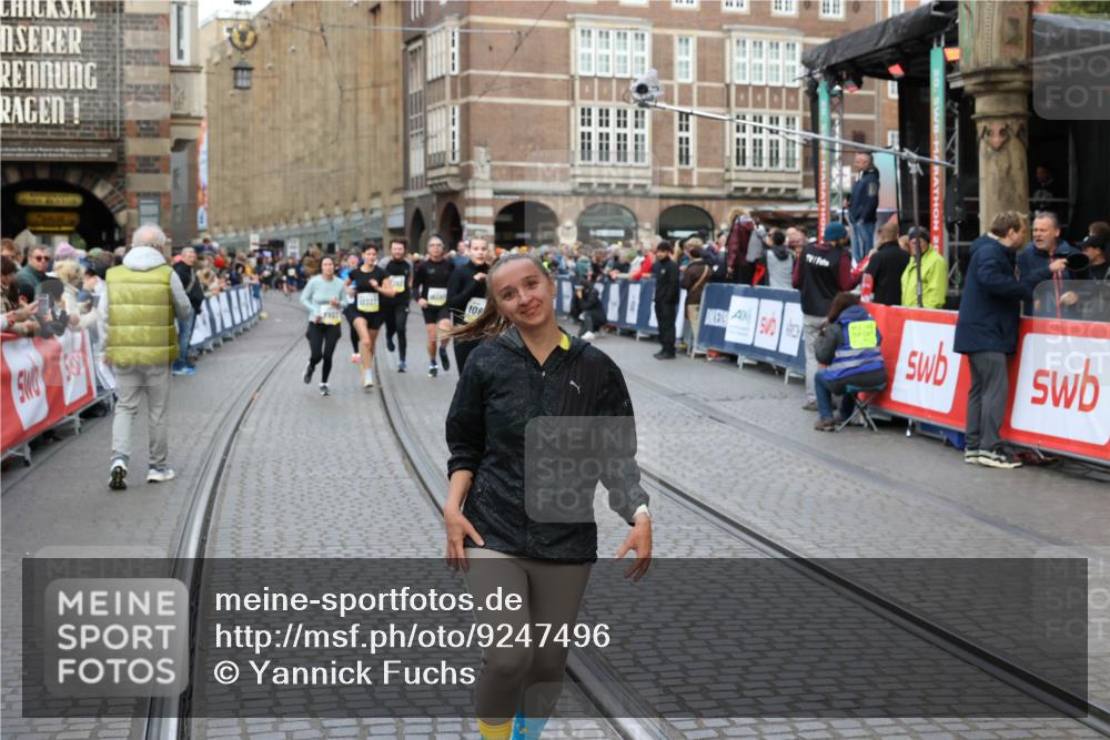 05.10.2025 - 20. swb-Marathon Bremen Yannick Fuchs http://msf.ph/oto/9247496 05.10.2025 10:52:34 Ziel 9172, 9584, 10241, 10327, 10507, 10608, 10719, 11528, 11665 meine-sportfotos.de