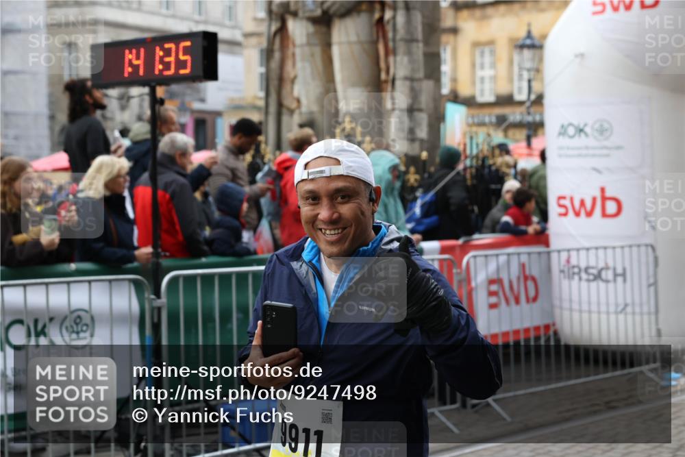 05.10.2025 - 20. swb-Marathon Bremen Yannick Fuchs http://msf.ph/oto/9247498 05.10.2025 11:12:25 Ziel 9373, 9374, 9911, 10622, 10899, 11085 meine-sportfotos.de