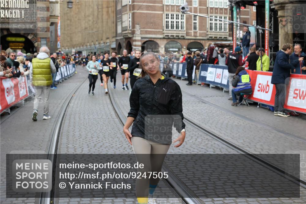 05.10.2025 - 20. swb-Marathon Bremen Yannick Fuchs http://msf.ph/oto/9247505 05.10.2025 10:52:34 Ziel 9172, 9584, 10241, 10327, 10507, 10608, 10719, 11528, 11665 meine-sportfotos.de