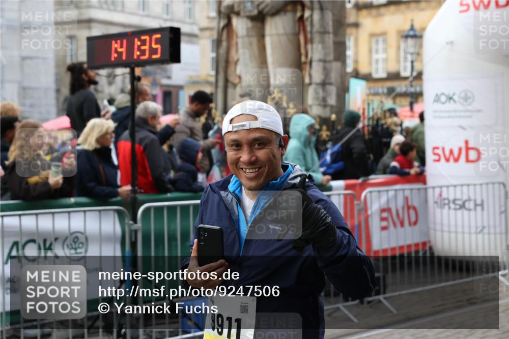 05.10.2025 - 20. swb-Marathon Bremen Yannick Fuchs http://msf.ph/oto/9247506 05.10.2025 11:12:25 Ziel 9373, 9374, 9911, 10622, 10899, 11085 meine-sportfotos.de