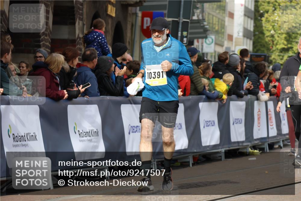 05.10.2025 - 20. swb-Marathon Bremen Strokosch-Dieckow http://msf.ph/oto/9247507 05.10.2025 10:59:26 Ziel 9635, 9737, 10391, 10809, 11251, 11657, 11728 meine-sportfotos.de