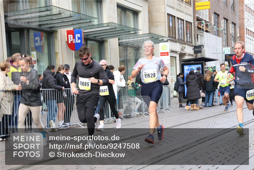 05.10.2025 - 20. swb-Marathon Bremen Strokosch-Dieckow http://msf.ph/oto/9247508 05.10.2025 10:52:07 Ziel 8888, 9172, 9209, 9439, 9584, 9903, 9955, 9987, 10038, 10241, 10327, 10388, 10507, 10548, 10608, 10719, 10900, 10927, 10942, 11128, 11283, 11387, 11413, 11458, 11491, 11528, 11665, 8888, 9172, 9209, 9439, 9584, 9903, 9955, 9987, 10038, 10241, 10327, 10388, 10507, 10548, 10608, 10719, 10900, 10927, 10942, 11128, 11283, 11387, 11413, 11458, 11491, 11528, 11665 meine-sportfotos.de