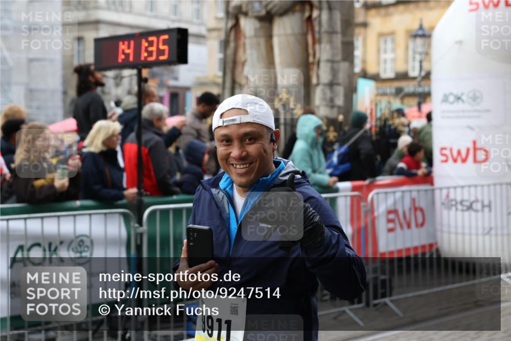 05.10.2025 - 20. swb-Marathon Bremen Yannick Fuchs http://msf.ph/oto/9247514 05.10.2025 11:12:25 Ziel 9373, 9374, 9911, 10622, 10899, 11085 meine-sportfotos.de