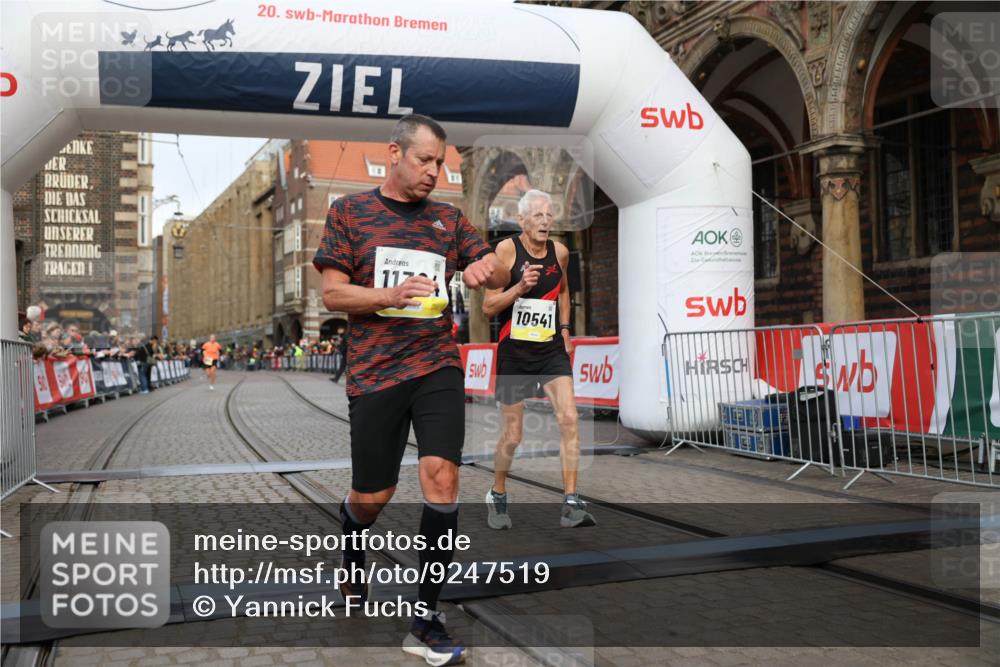 05.10.2025 - 20. swb-Marathon Bremen Yannick Fuchs http://msf.ph/oto/9247519 05.10.2025 10:43:24 Ziel 10474, 10541, 10979, 11304 meine-sportfotos.de