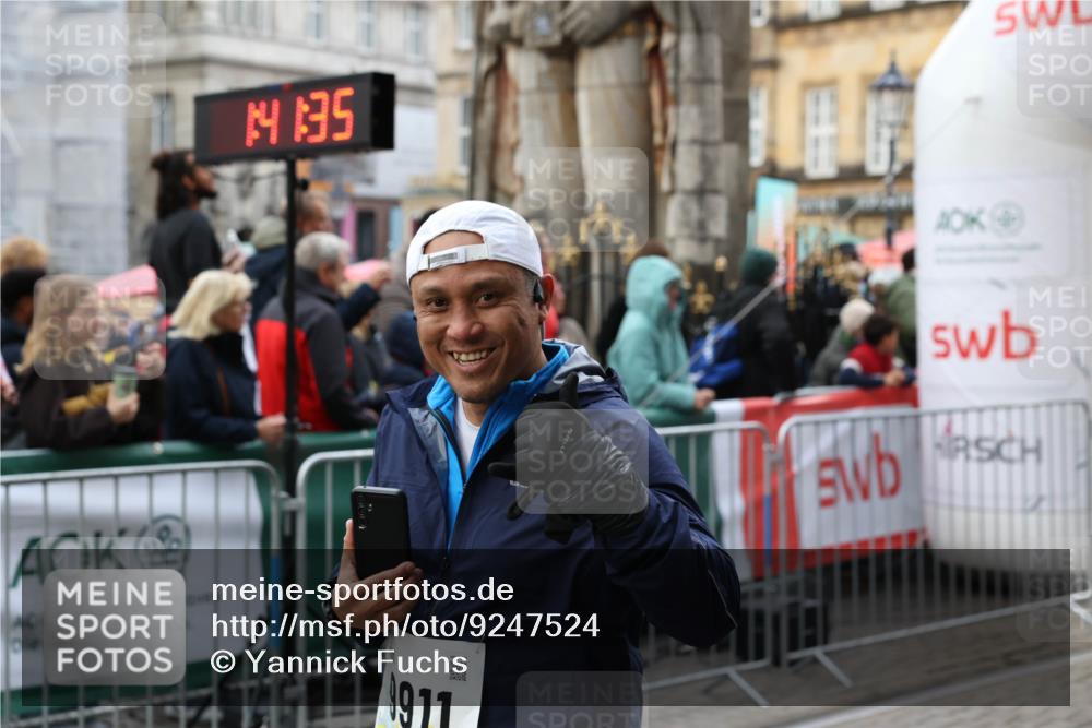 05.10.2025 - 20. swb-Marathon Bremen Yannick Fuchs http://msf.ph/oto/9247524 05.10.2025 11:12:25 Ziel 9373, 9374, 9911, 10622, 10899, 11085 meine-sportfotos.de