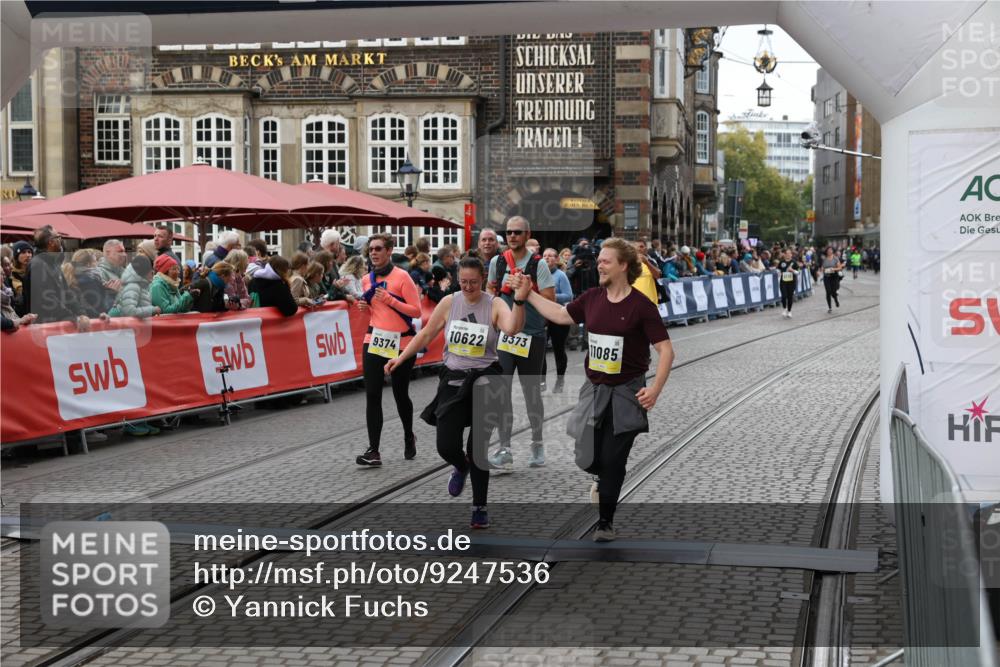 05.10.2025 - 20. swb-Marathon Bremen Yannick Fuchs http://msf.ph/oto/9247536 05.10.2025 11:12:25 Ziel 9373, 9374, 9911, 10622, 10899, 11085 meine-sportfotos.de