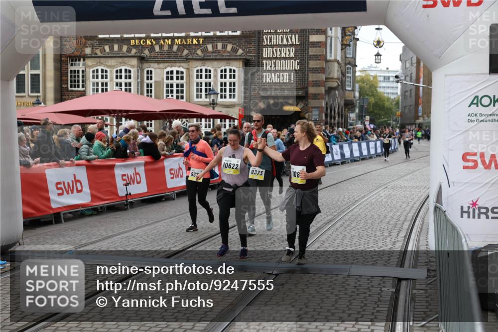 05.10.2025 - 20. swb-Marathon Bremen Yannick Fuchs http://msf.ph/oto/9247555 05.10.2025 11:12:26 Ziel 9373, 9374, 9911, 10622, 10899, 11085, 11535 meine-sportfotos.de